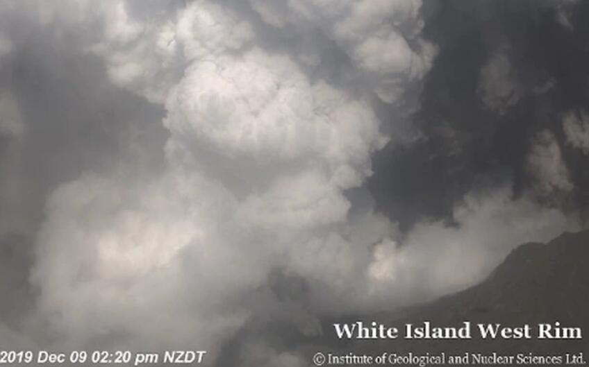 新西兰火山:一场事先警告的喷发,与灰烬笼罩