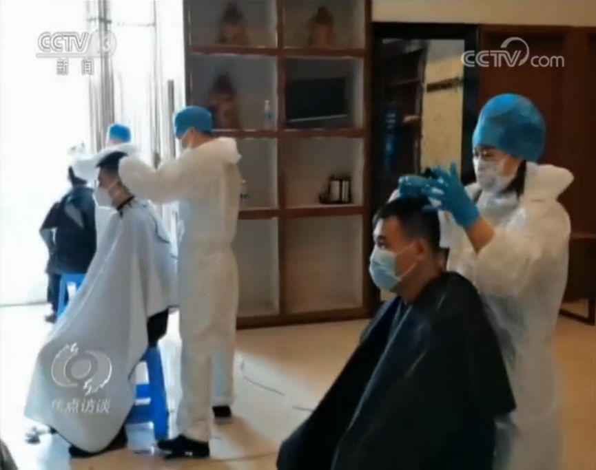 医护眼中有哪些难忘的身影?她们用特殊的方式记录下这些瞬间