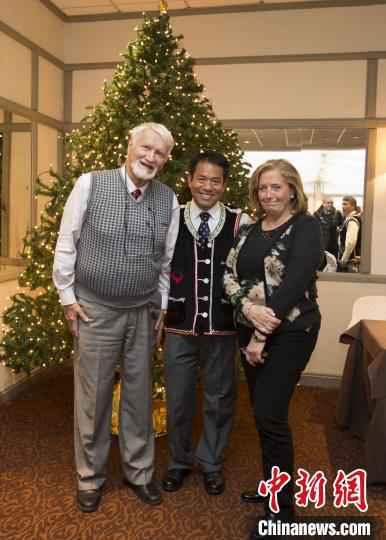 图为黄大象与Corrado Politi及其妻子在罗马会面。 黄大象供图 摄 云南旅行达人与意大利“老哥”的相互鼓励:“一起加油”